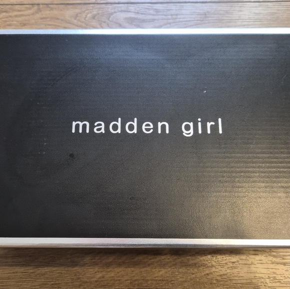 [NIB] Madden Girl Giia Lace-Up Low-Top Sneakers White Women's Sneakers Size 9 - Picture 11 of 12